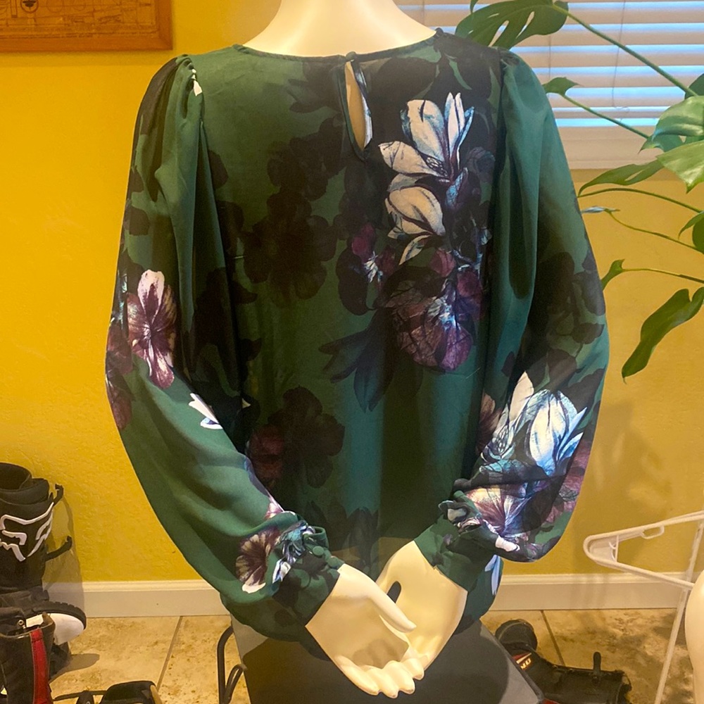 Hope and Harlow dark moody floral shear blouse - Picture 3 of 5